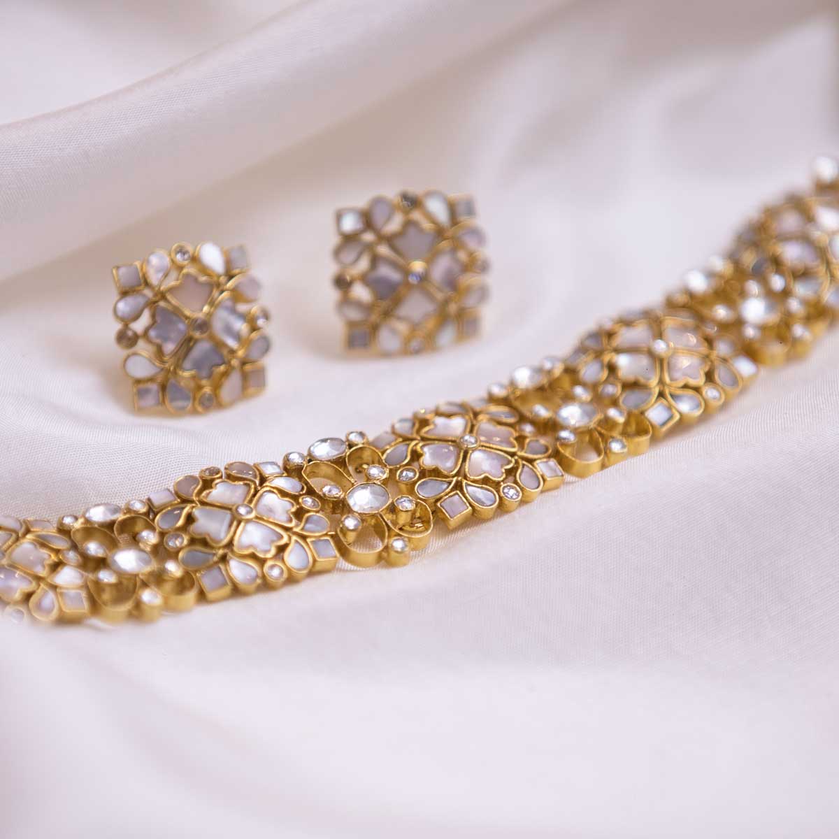 Mother of pearl - Paro choker