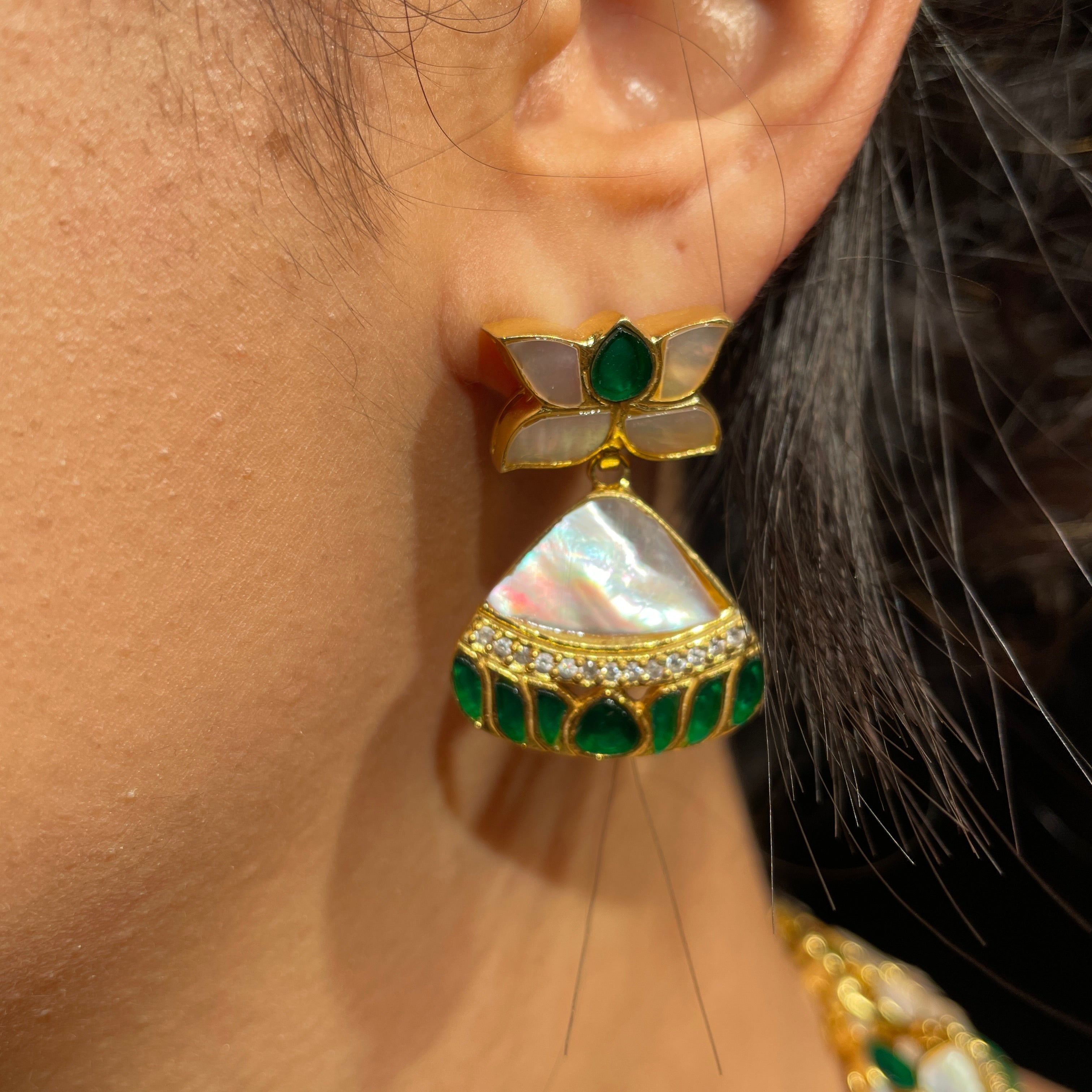 Mother of Pearl Bloom Garland