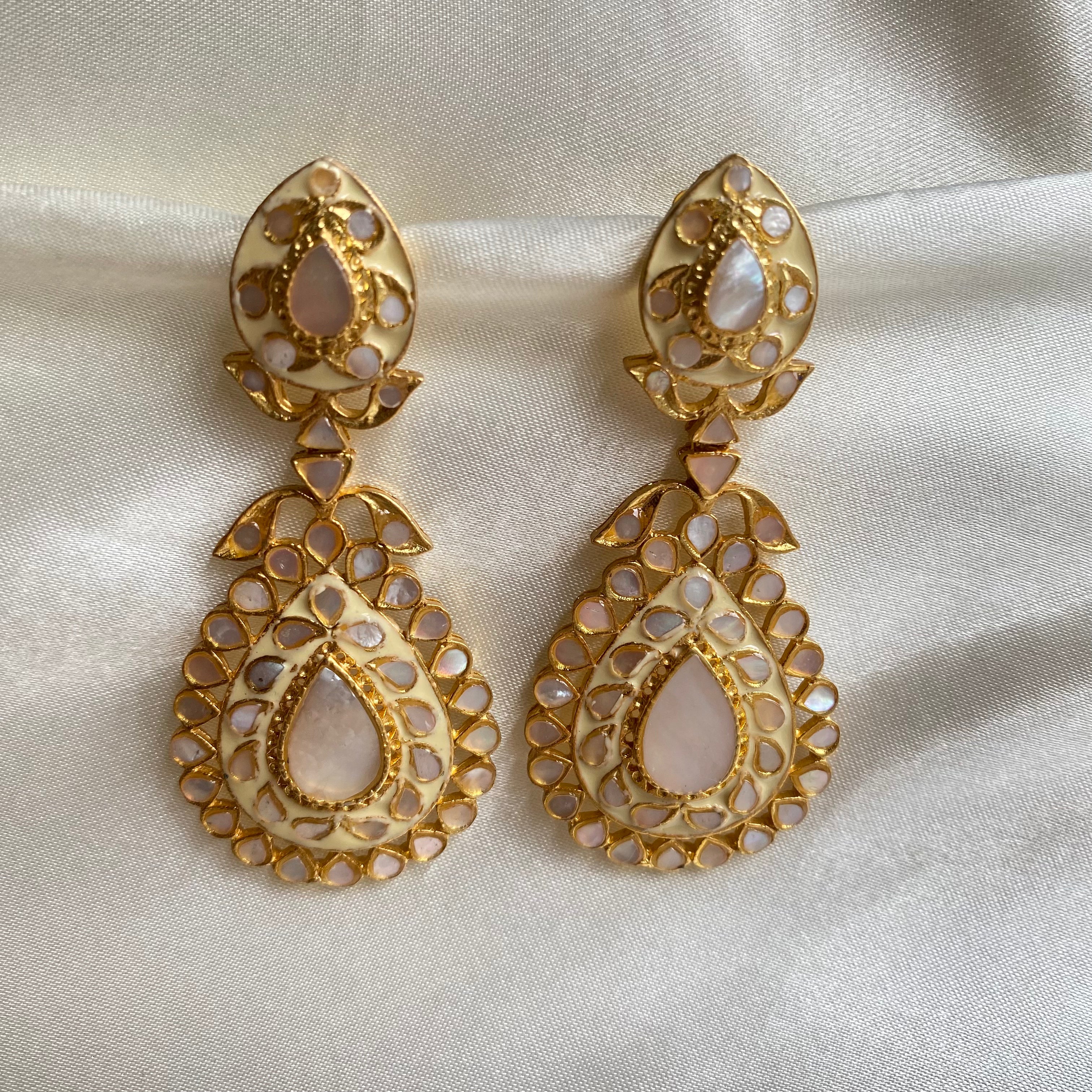 Sunlit Serenity Earrings - Pastel Yellow